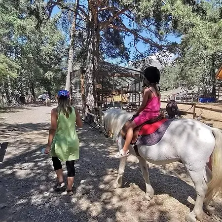 Campsite La Enchantee, Insolite A La Ferme Le Vernet (Alpes-de-Haute-Provence)